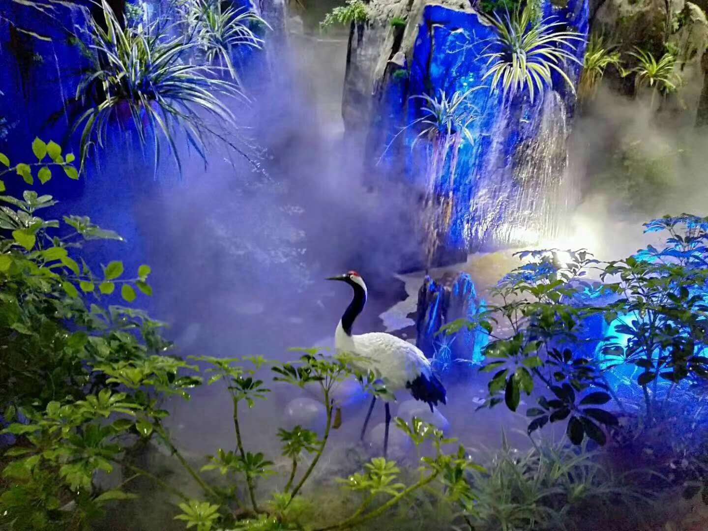 <b>景观造雾加湿降尘降温美化环境</b>