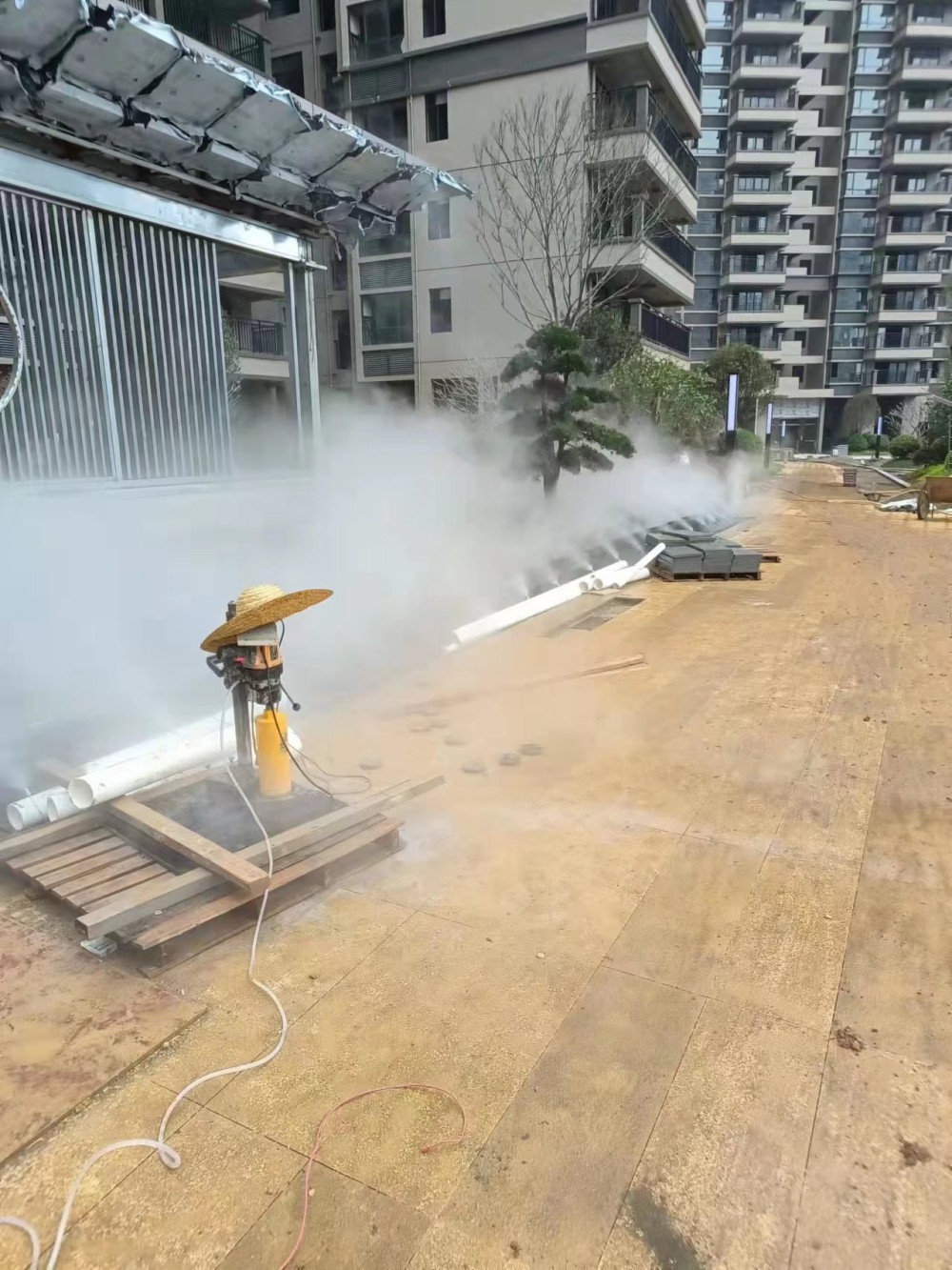 <b>广西南宁售楼部景观喷雾系统安装调试效果</b>